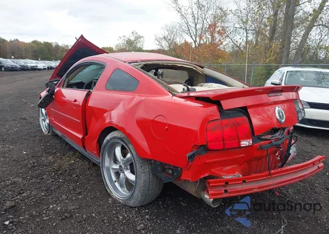 2008 Ford Mustang V6 Deluxe/V6 Premium z USA, uszkodzony, nr VIN 1ZVHT80N385175147